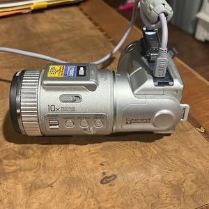 Sony Cybershot DSC-F505 3.3 MP Digital Camera